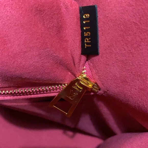 Authentic Louis Vuitton onthego mm epi black - Picture 3 of 6